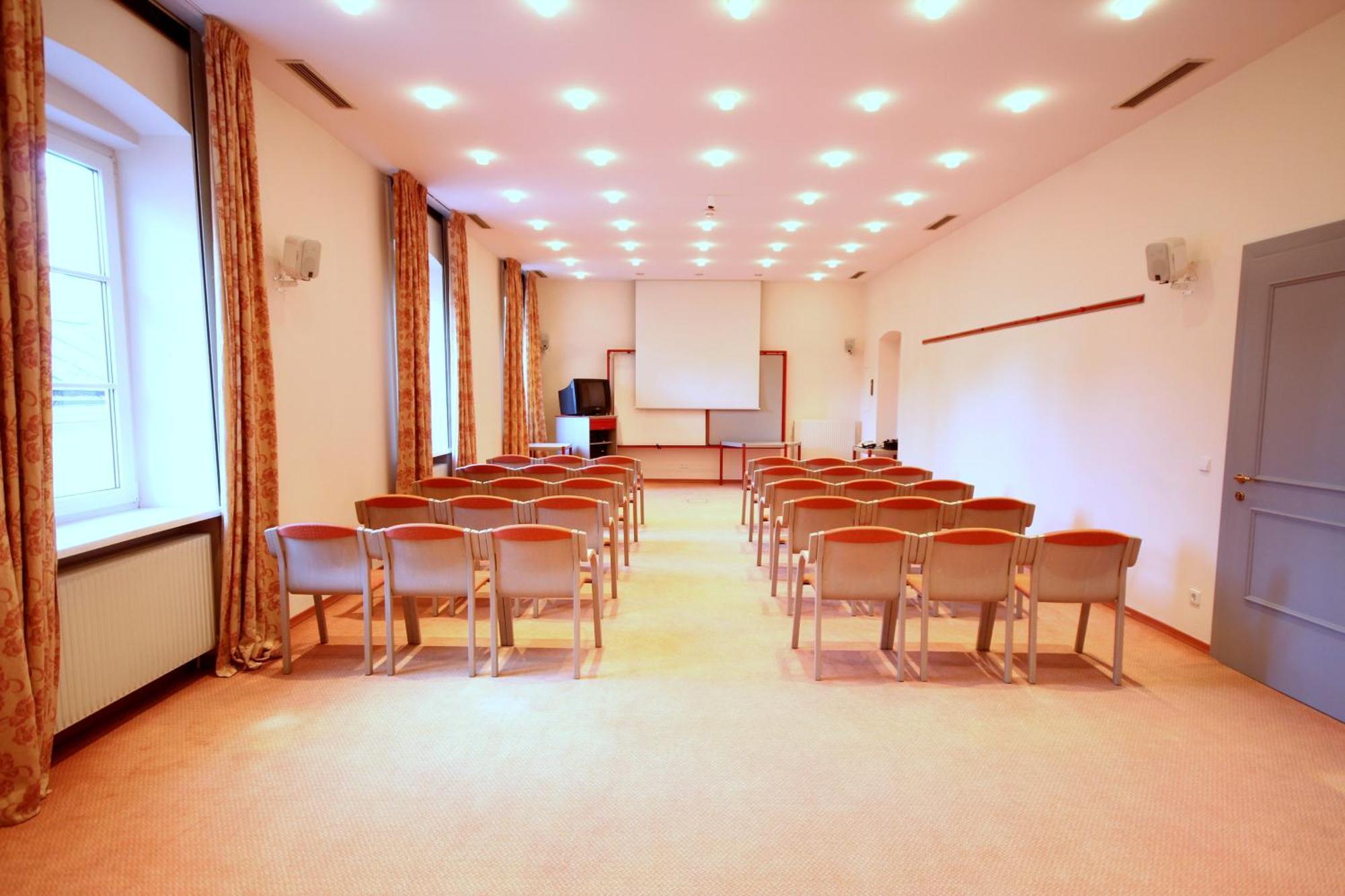 Carinthia Stadthotel Клагенфурт Екстериор снимка
