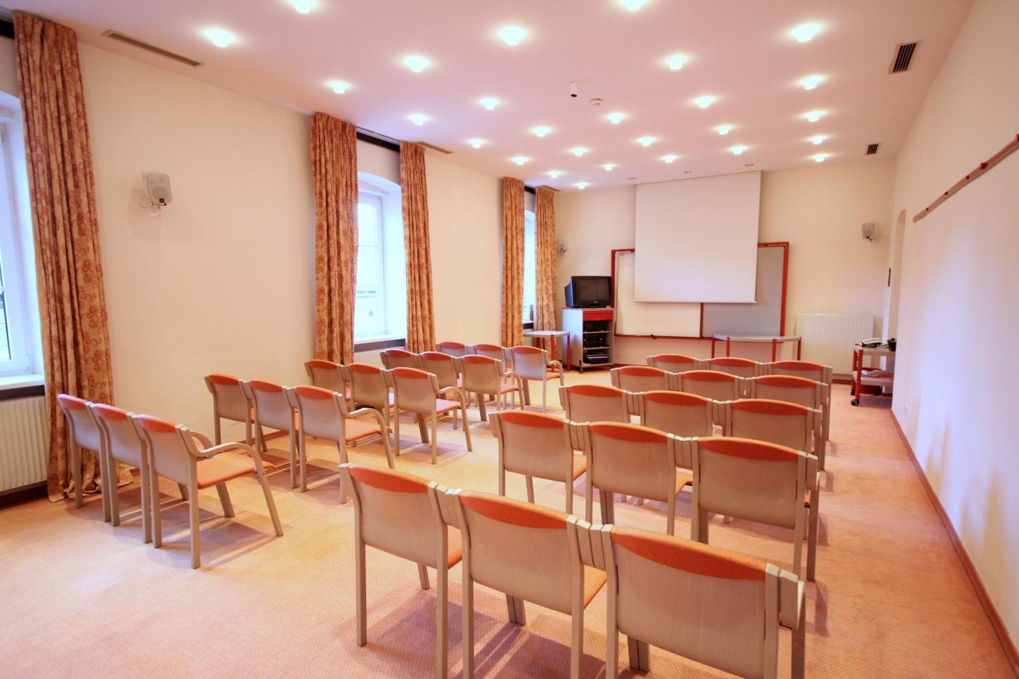 Carinthia Stadthotel Клагенфурт Екстериор снимка